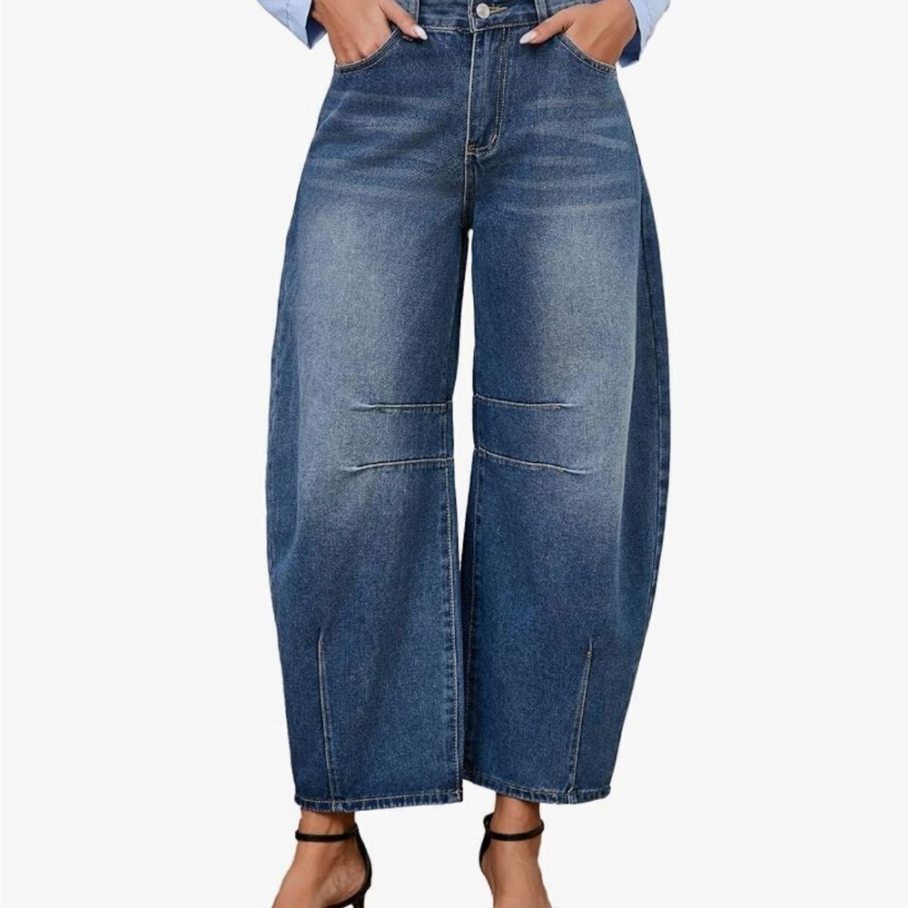 Hight rise wide leg woman’s barrel  jeans.